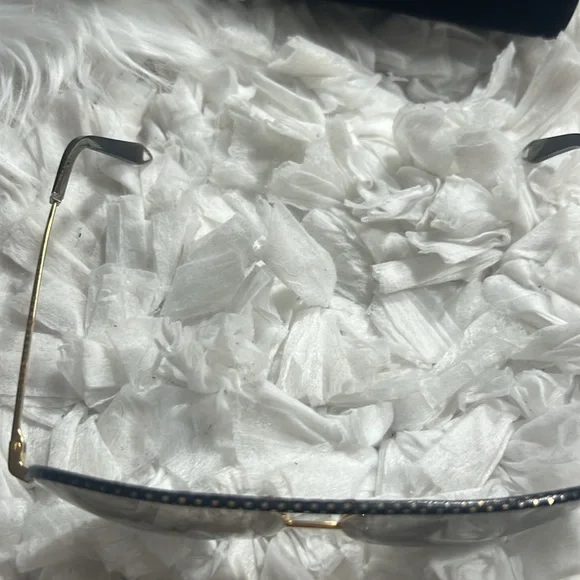 Victoria Beckham 18ct Gold vbs90 c45 sunglasses Black Trim  display picture 1